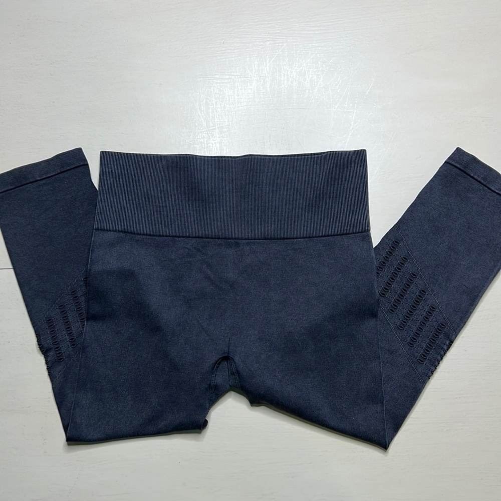 Mono B Legging Capris - Medium